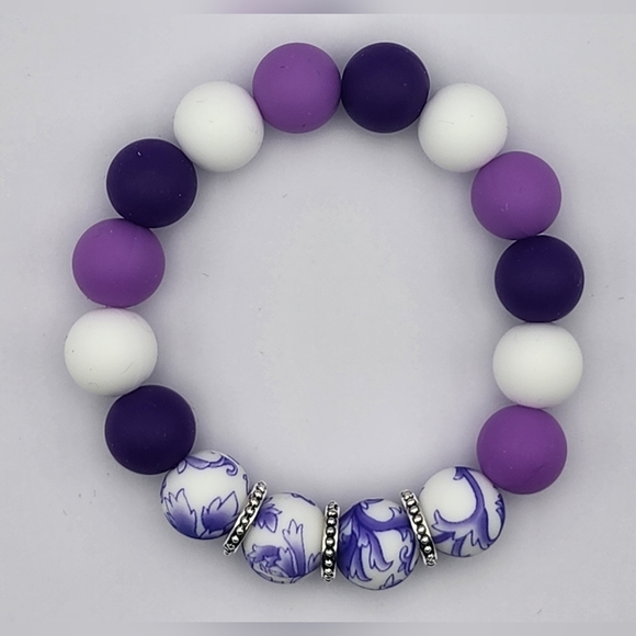Purple silicone beaded stretch bracelet Design by FreeSpirit (Me!) - Picture 11 of 12